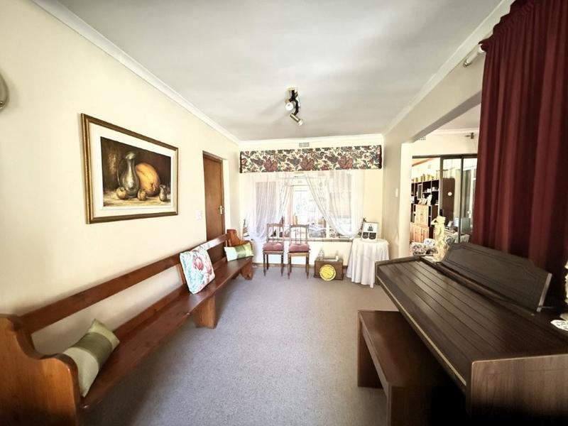 4 Bedroom Property for Sale in Bergzicht Western Cape